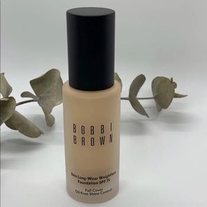 NIB Bobbi Brown Foundation in color Sand